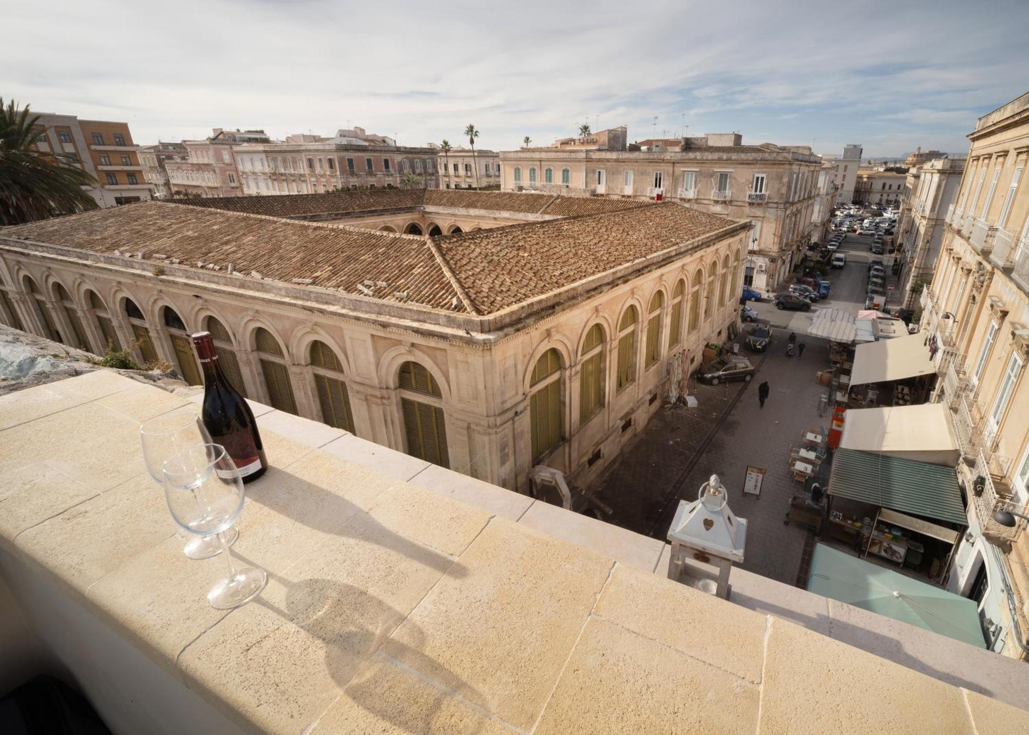 Arco Del Mercato Apartment Syracuse ภายนอก รูปภาพ